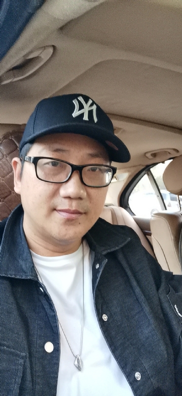 拥抱幸福的第一张照片--屏南相亲网