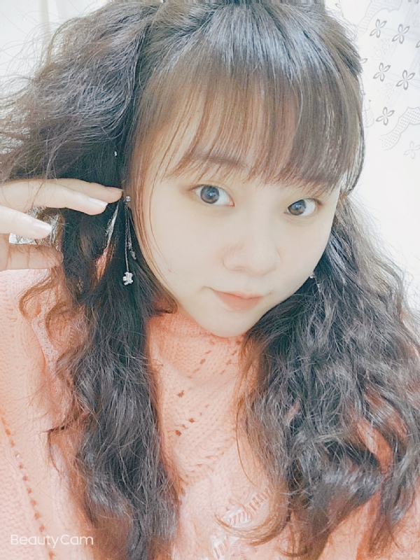 艾薇儿的第一张照片--屏南相亲网