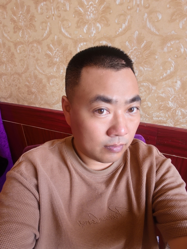 擦亮眼睛向前看的第一张照片--屏南相亲网